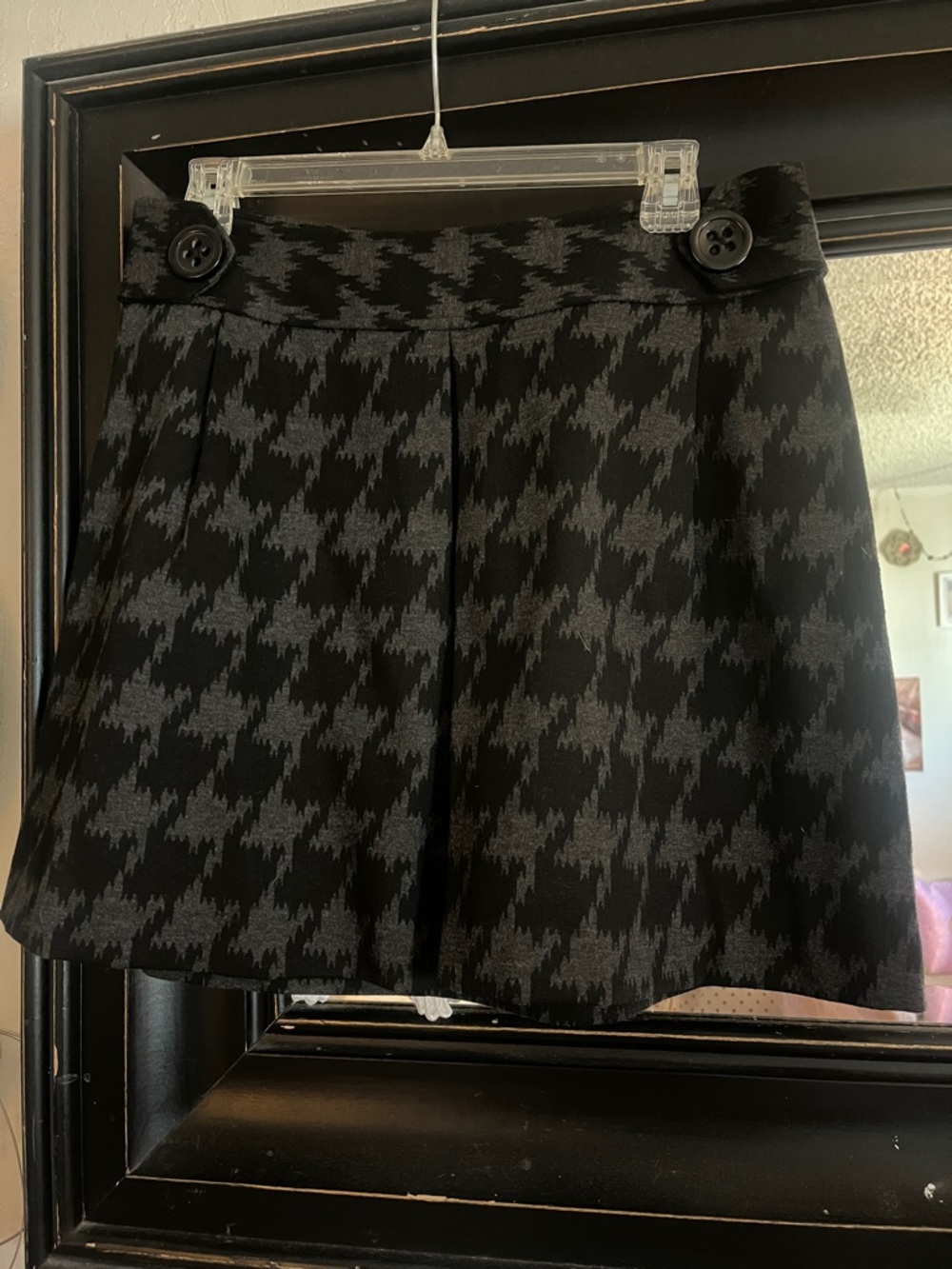 Express Design Studios Black & Gray Houndstooth Pleated Mini Skirt